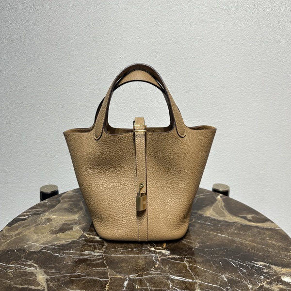 실사 [에르메스] HERMES PICOTINE 피코탄 18cm