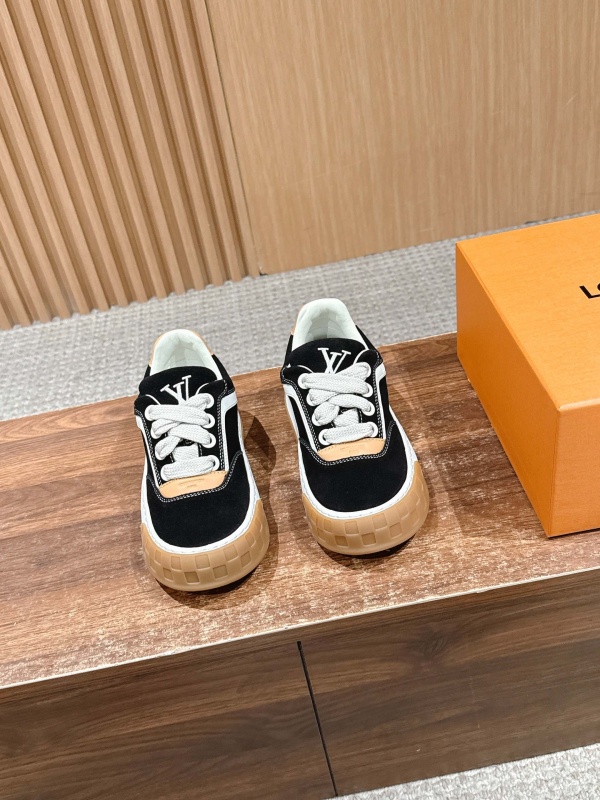 [루이비통] LV TILTED 신상 남여공용 스니커즈