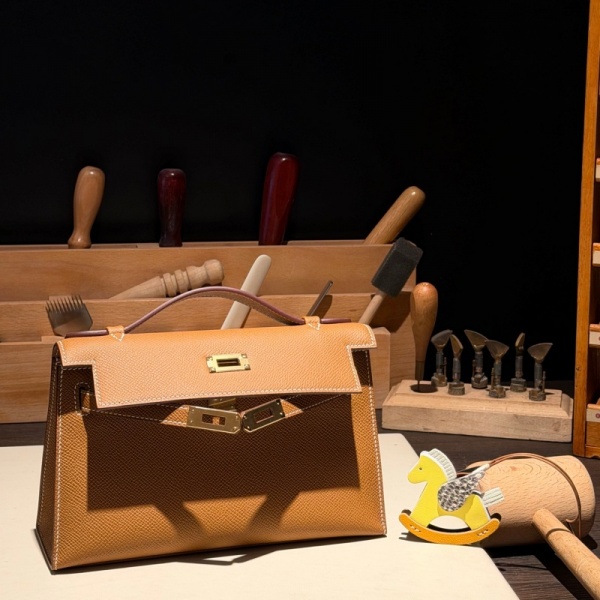 {에르메스} 앱송 켈리 포쉐트 Epsom Kelly Pochette