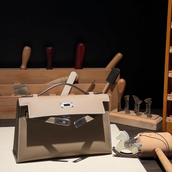 {에르메스} 앱송 켈리 포쉐트 Epsom Kelly Pochette