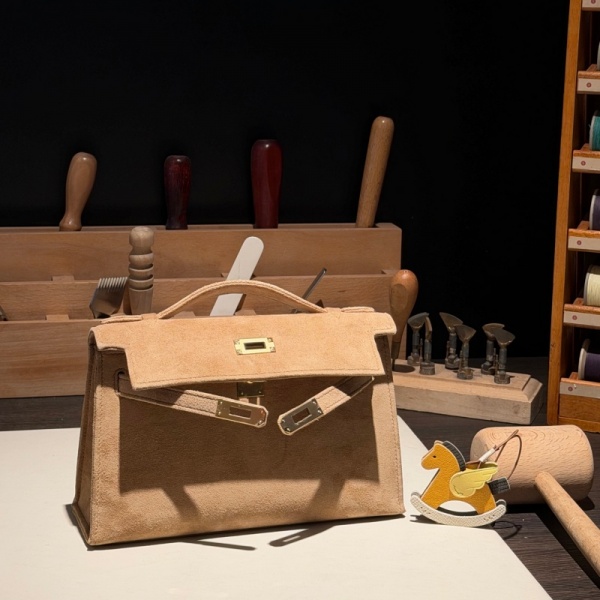 [에르메스] 도블리스 스웨이드 켈리 포쉐트 Doblis Suede Kelly Pochette