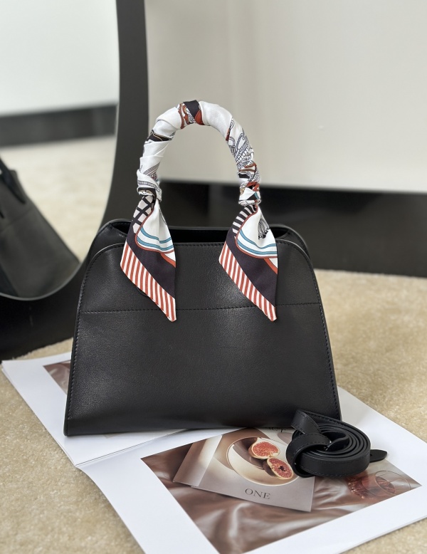 [더로우] 마고백 10 THE ROW Margaux bag 10 (새들 가죽)
