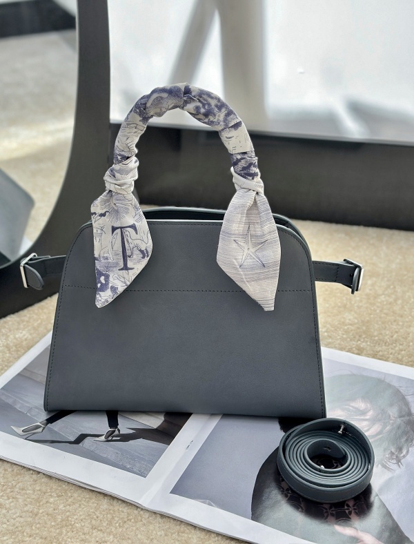 [더로우] 마고백 10 THE ROW Margaux bag 10 (새들 가죽)